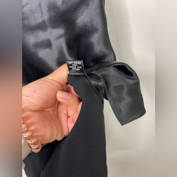 Ellen Tracy Black Satin Cowl Neck Elegant Bell Sleeves Tunic Blouse Festive 22 - Picture 9 of 12